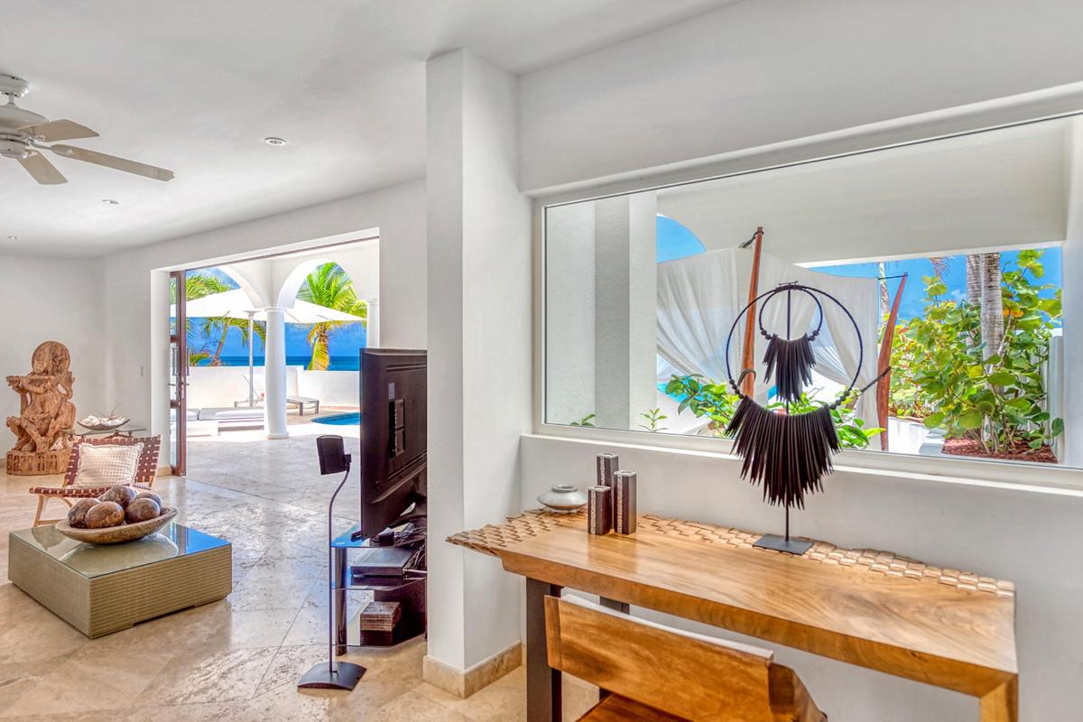 Pool Villa rental St Martin - The office